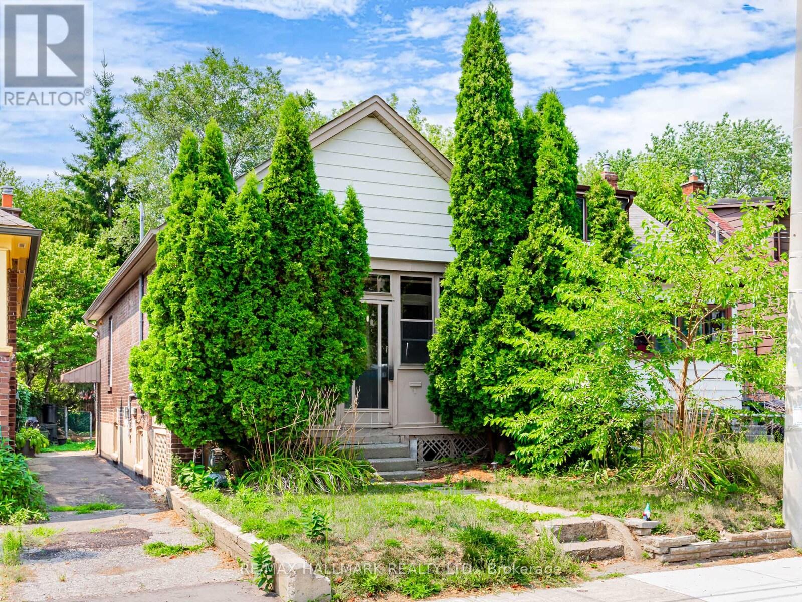244 King Edward Ave, Toronto, ON M4C 5K1