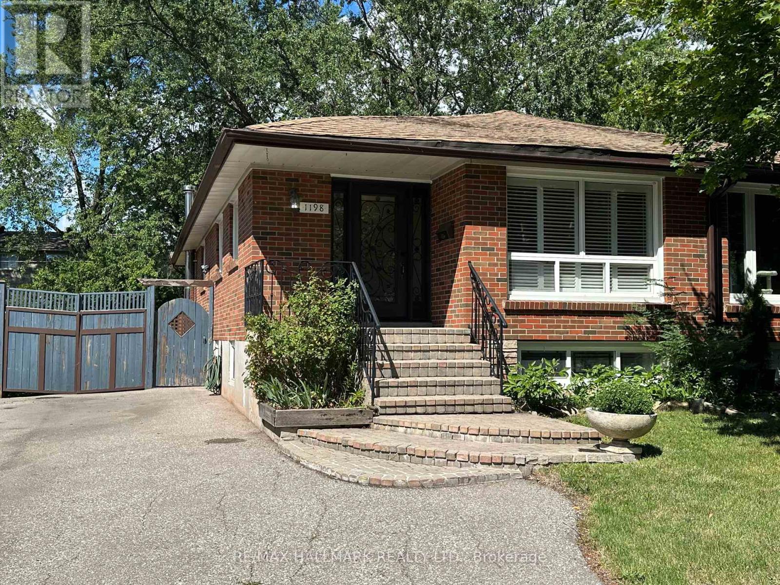 1198 Ingledene Dr, Oakville, ON L6H 2H9
