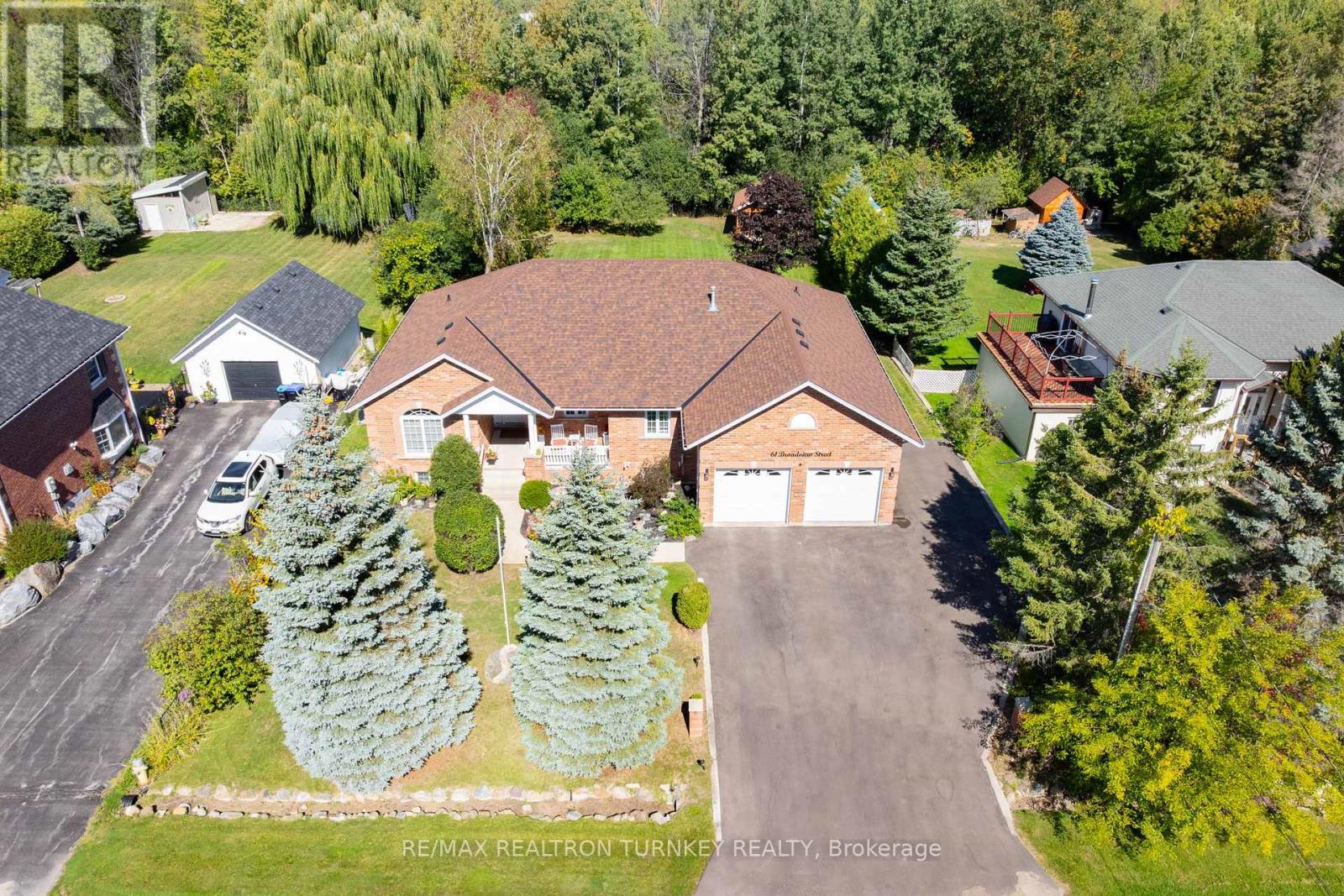 61 Broadview St, Collingwood, ON L9Y 3Z1