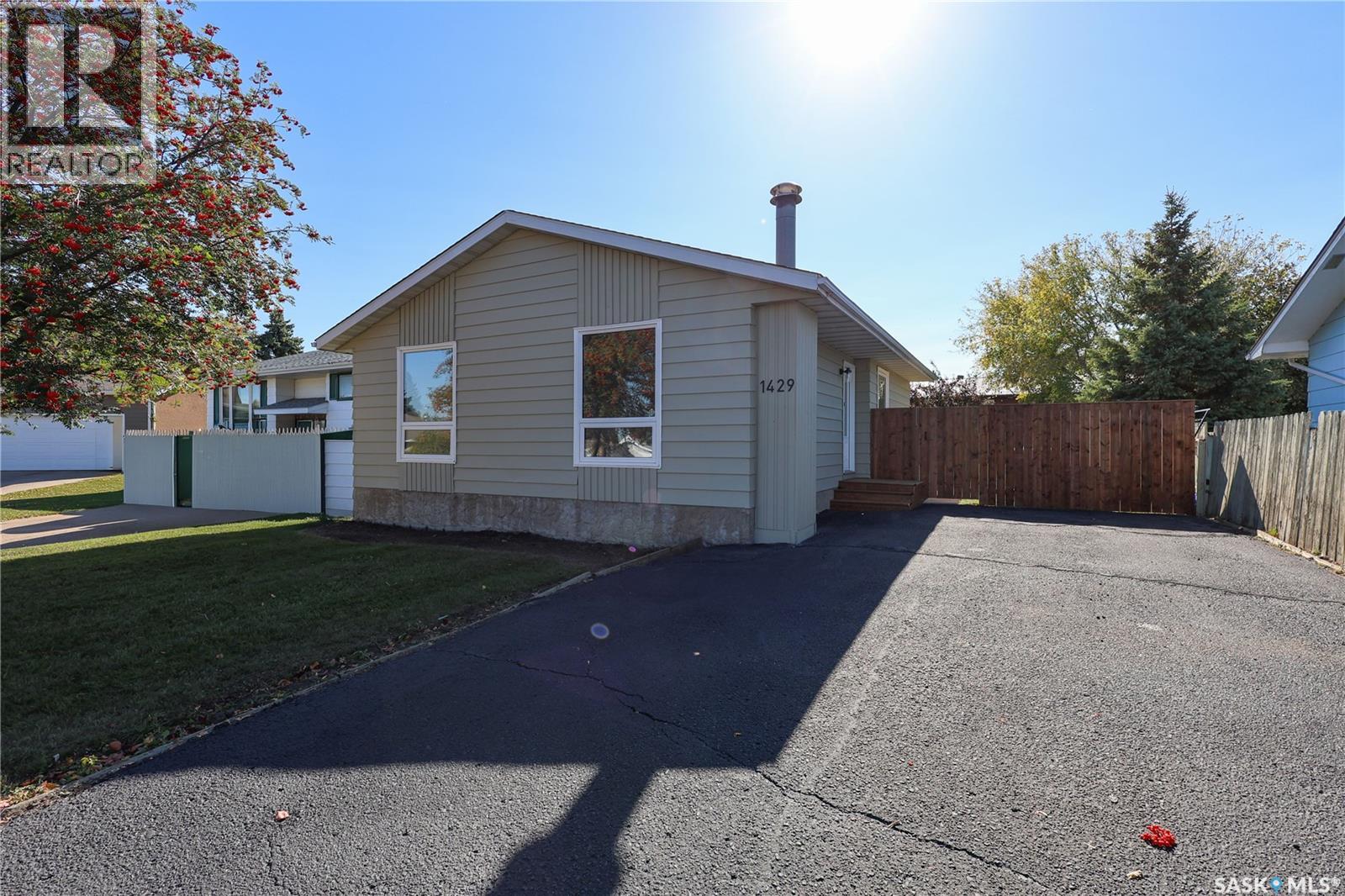 1429 Lacroix Cres, Prince Albert, SK S6V 6R6