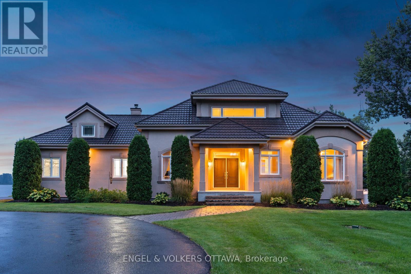 1759 Regional 174 Rd, Ottawa, ON K4C 1H5