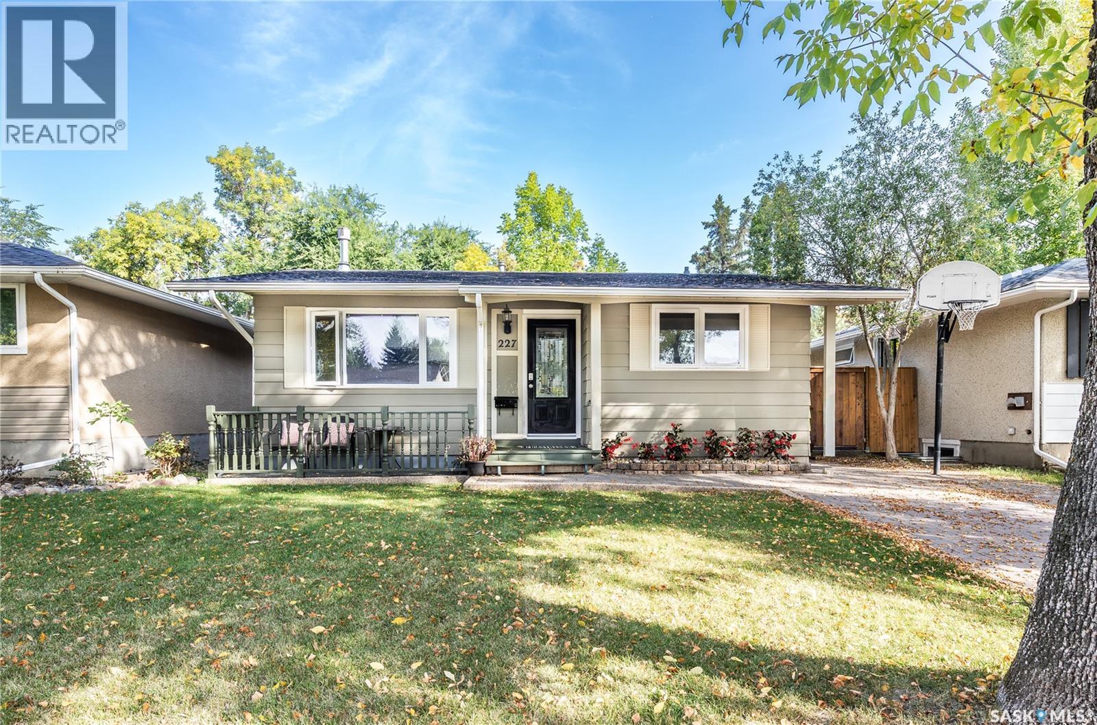 227 Mcmaster Cres, Saskatoon, SK S7H 4E4
