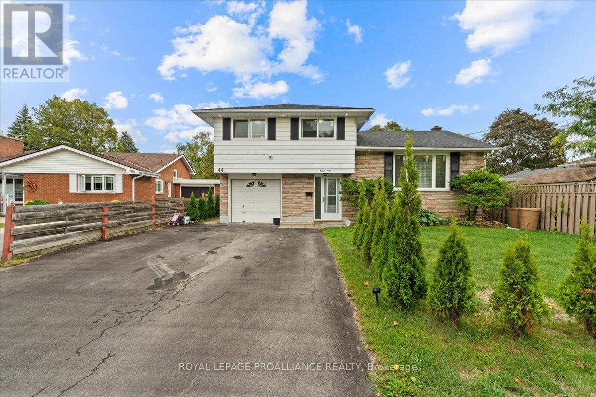 44 Meadowvale Ave, Belleville, ON K8N 2G7