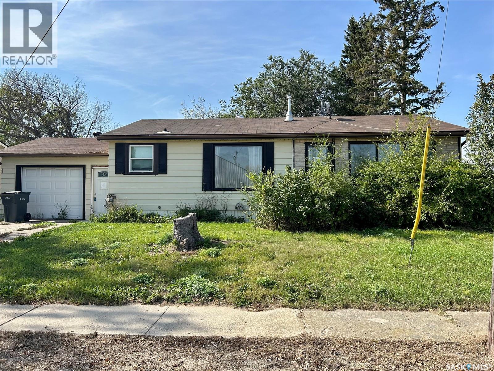 108 1st Avenue West, Montmartre, SK S0G 3M0