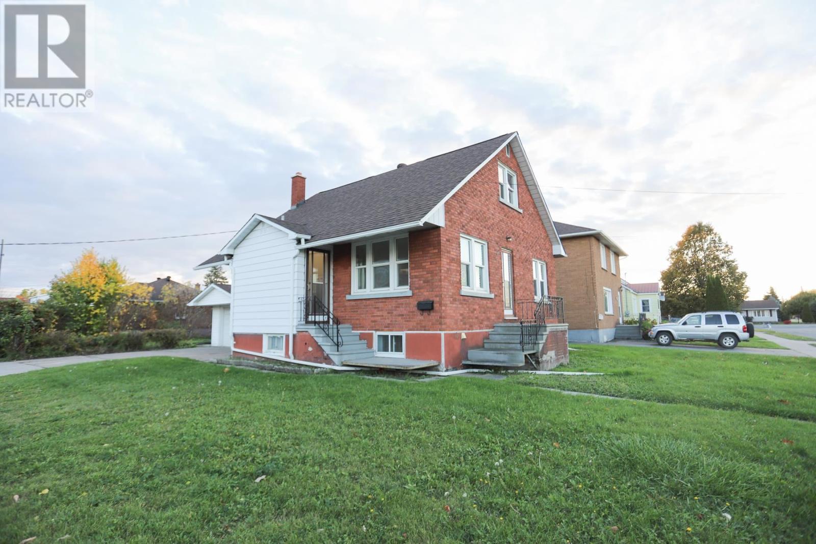 175 Henrietta Ave, Sault Ste. Marie, ON P6C 2A2