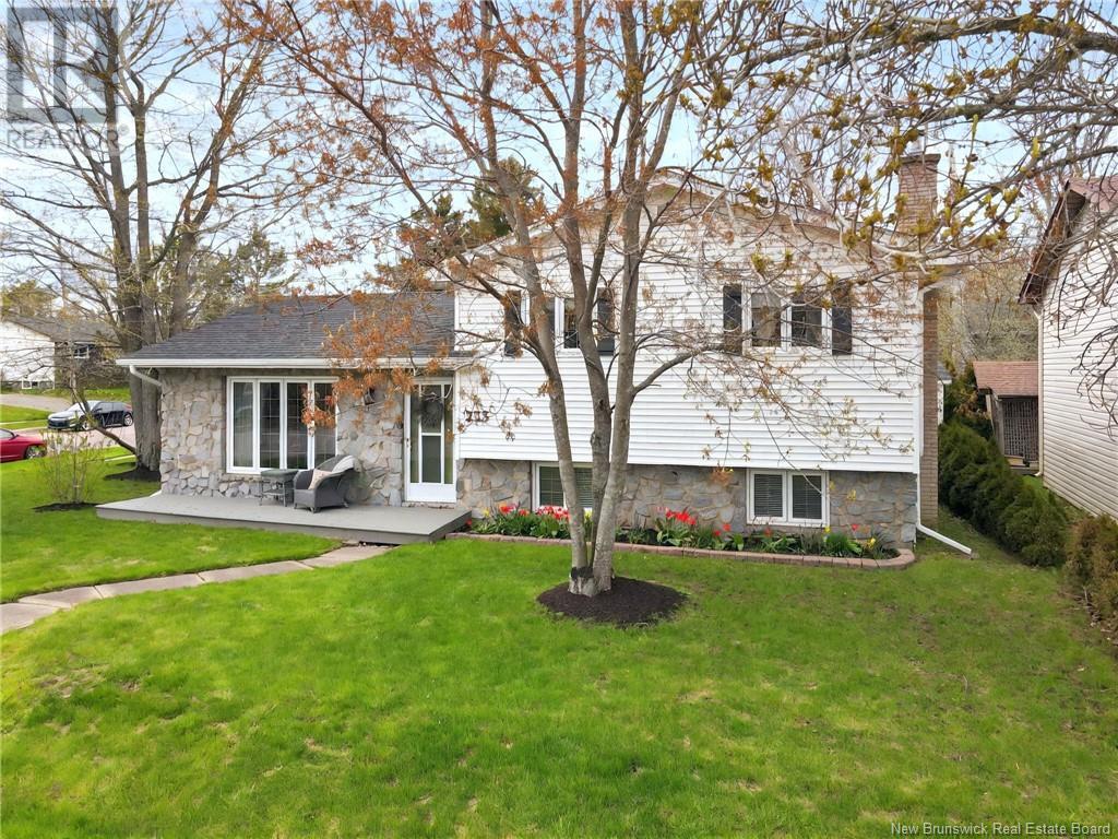 233 Hennessey Rd, Moncton, NB E1A 5P2