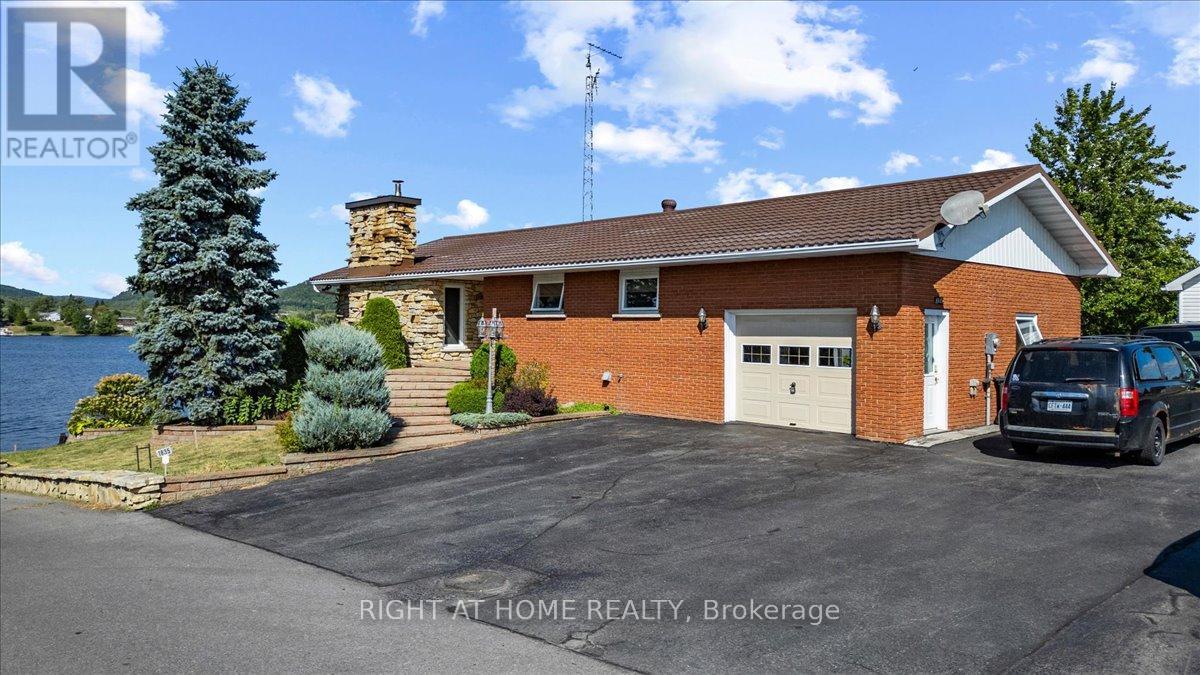 1835 Ch Du Traversier St N, Alfred and Plantagenet, ON K0B 1J0