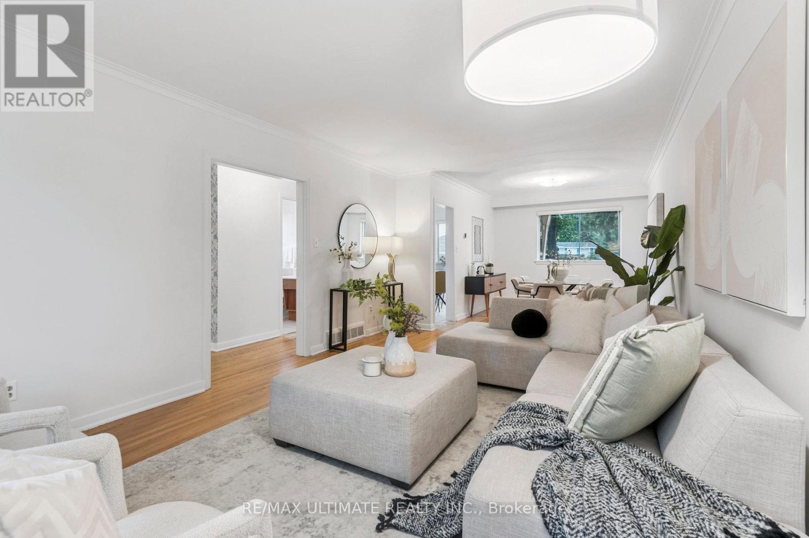 24 Highbury Rd, Toronto, ON M9M 1E3