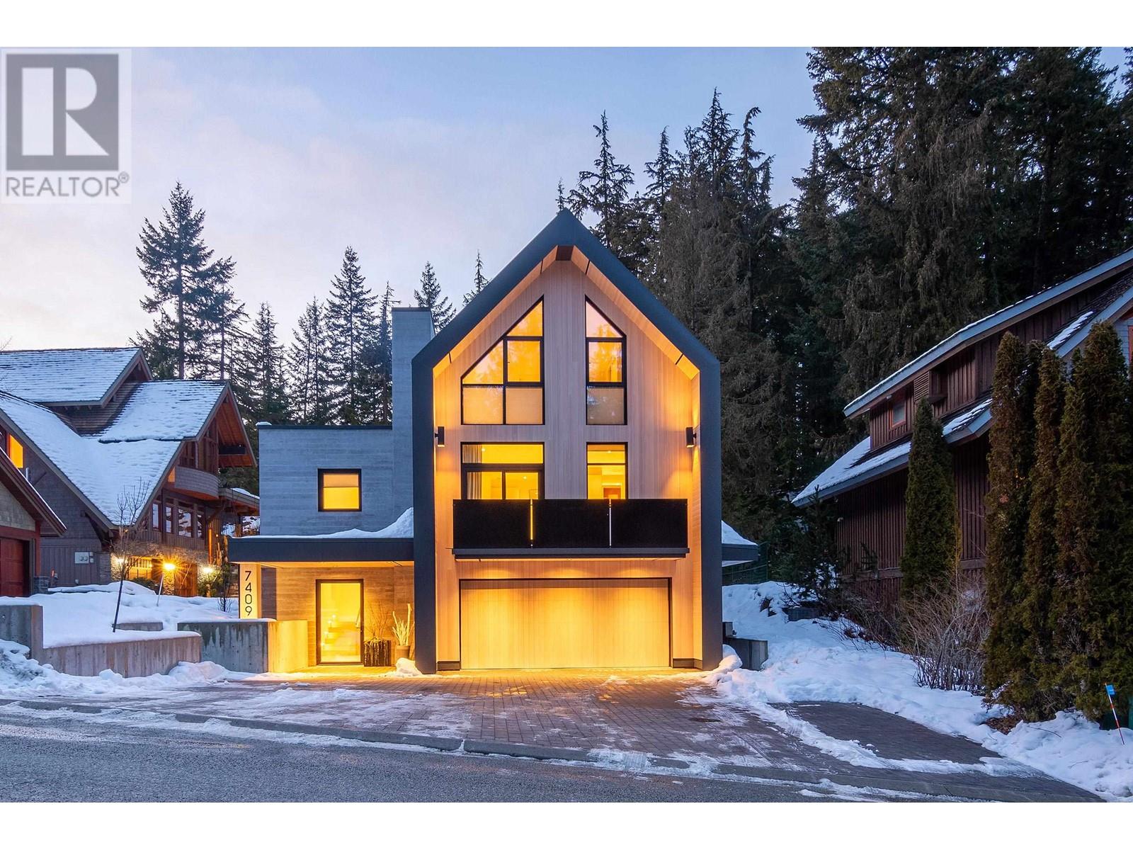 7409 Treetop Ln, Whistler, BC V8E 0E9