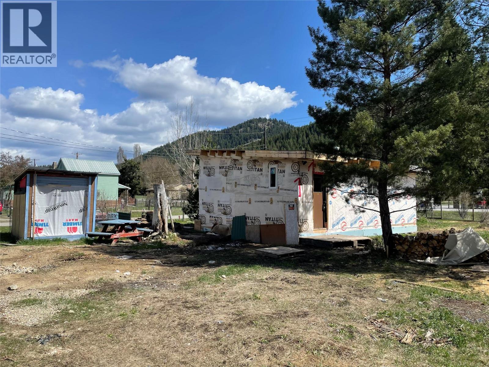 645 Government N Ave, Greenwood, BC V0H 1J0