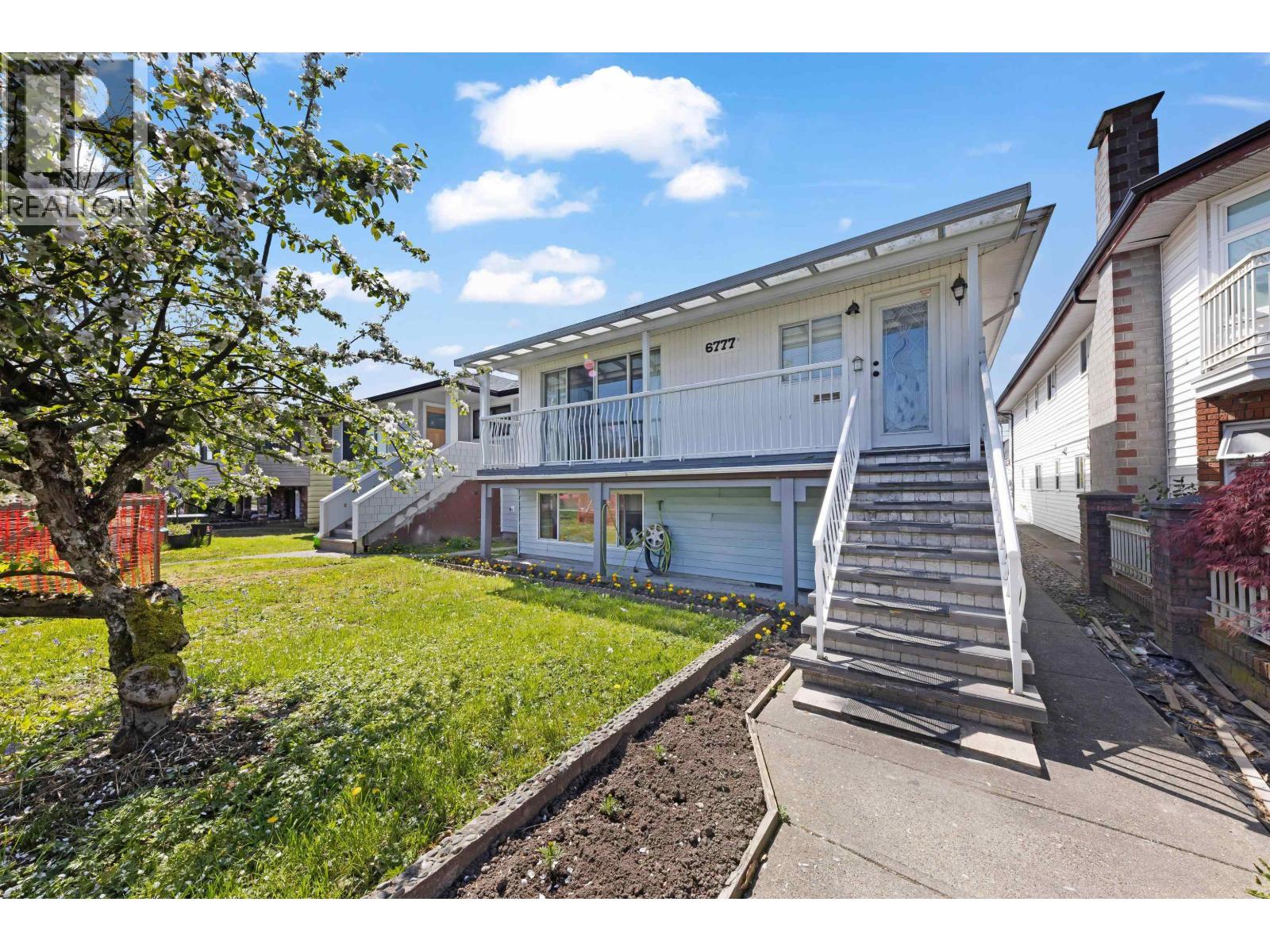 6777 Kerr St, Vancouver, BC V5S 3C7