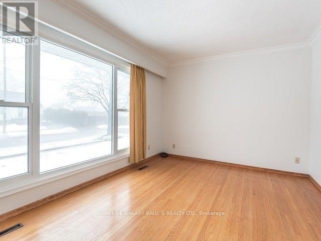 427 Fairleigh Ave, Oshawa, ON L1J 2W4