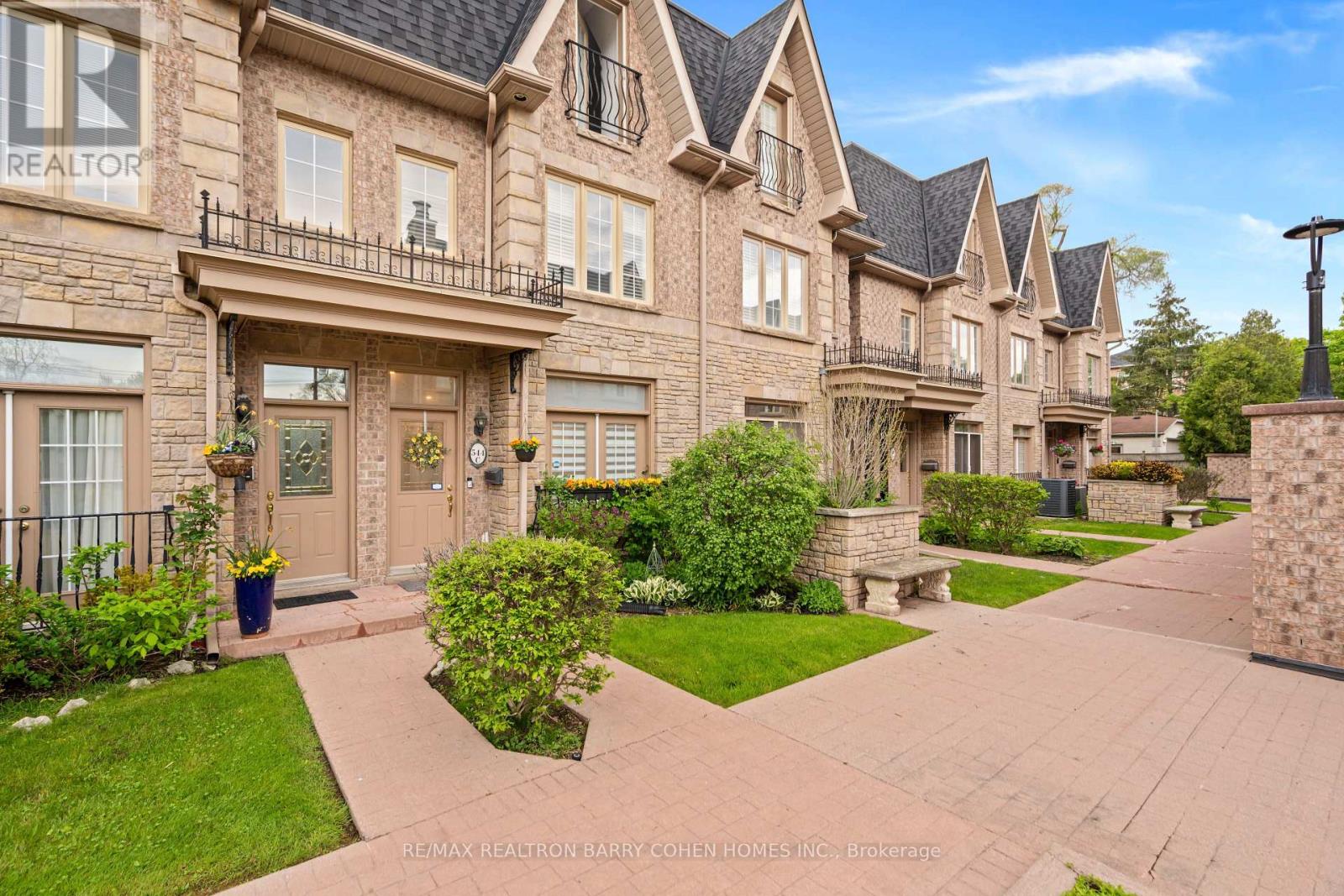 544 Scarlett Rd #c, Toronto, ON M9P 2S2