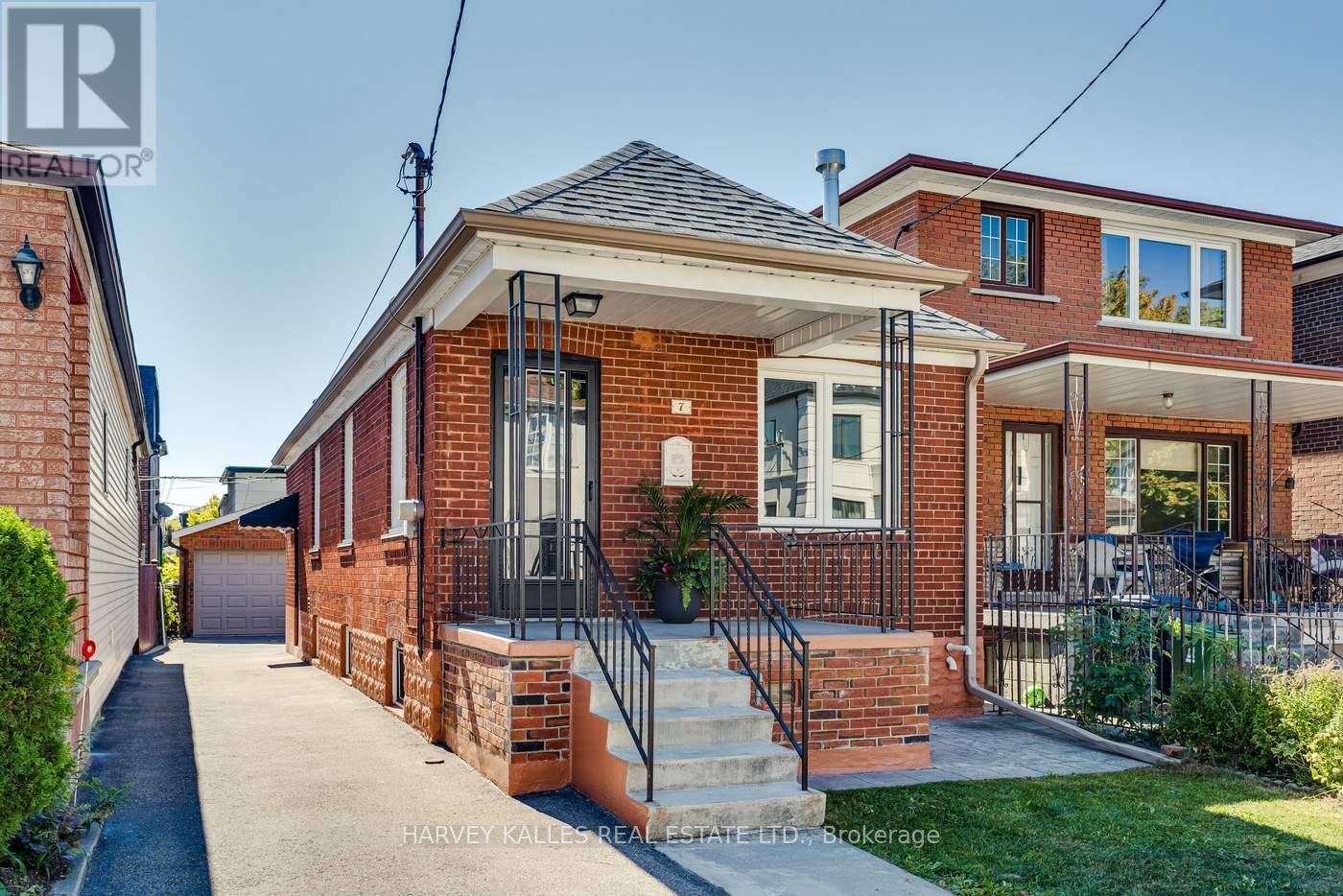 7 Mulberry Cres, Toronto Oakwood Village, ON M6C 1N4