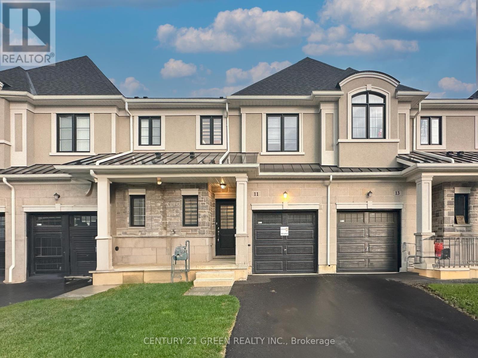 11 Mia Dr, Hamilton, ON L9B 1K2