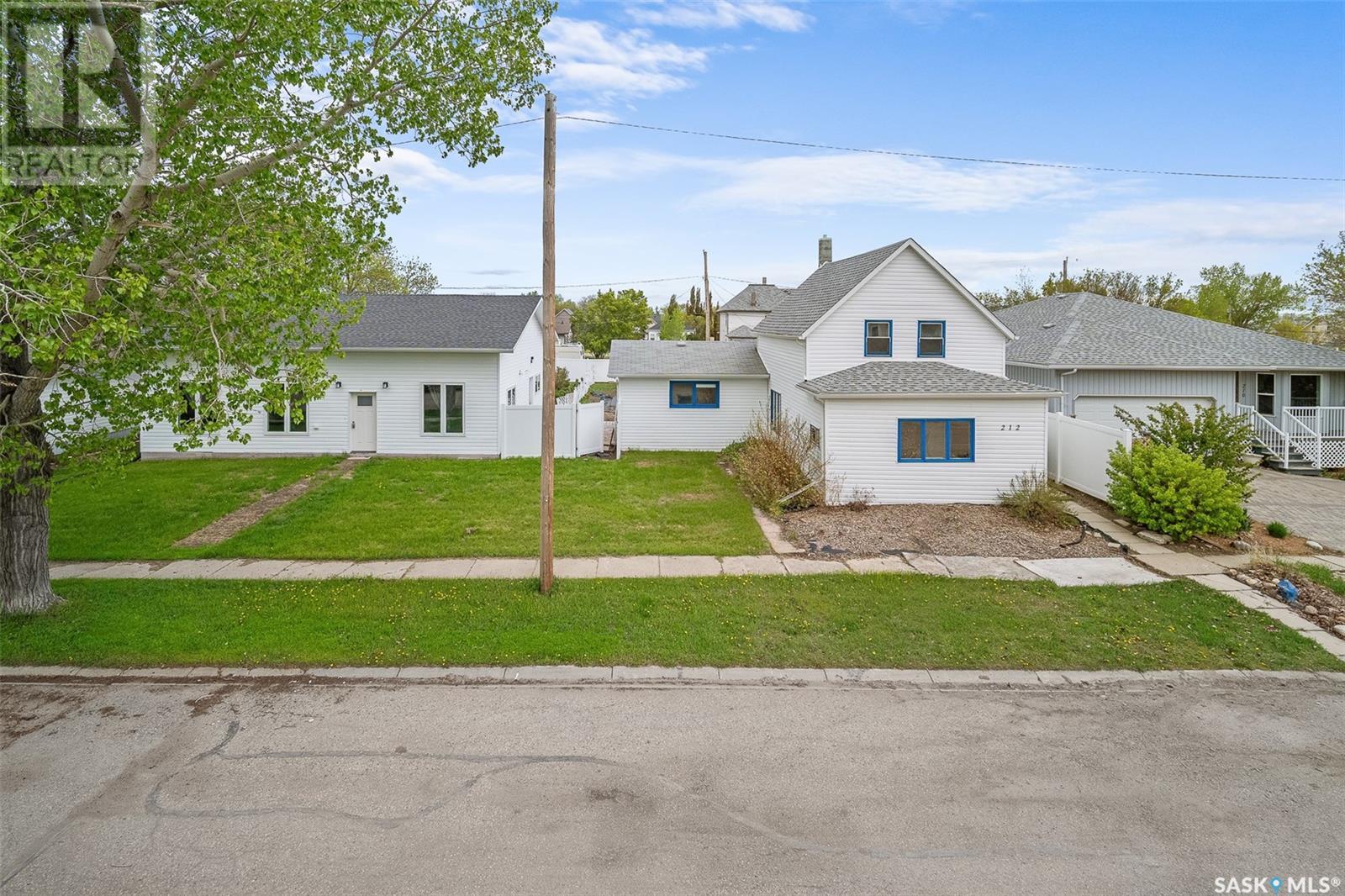 212 Main St, Rouleau, SK S0G 4H0
