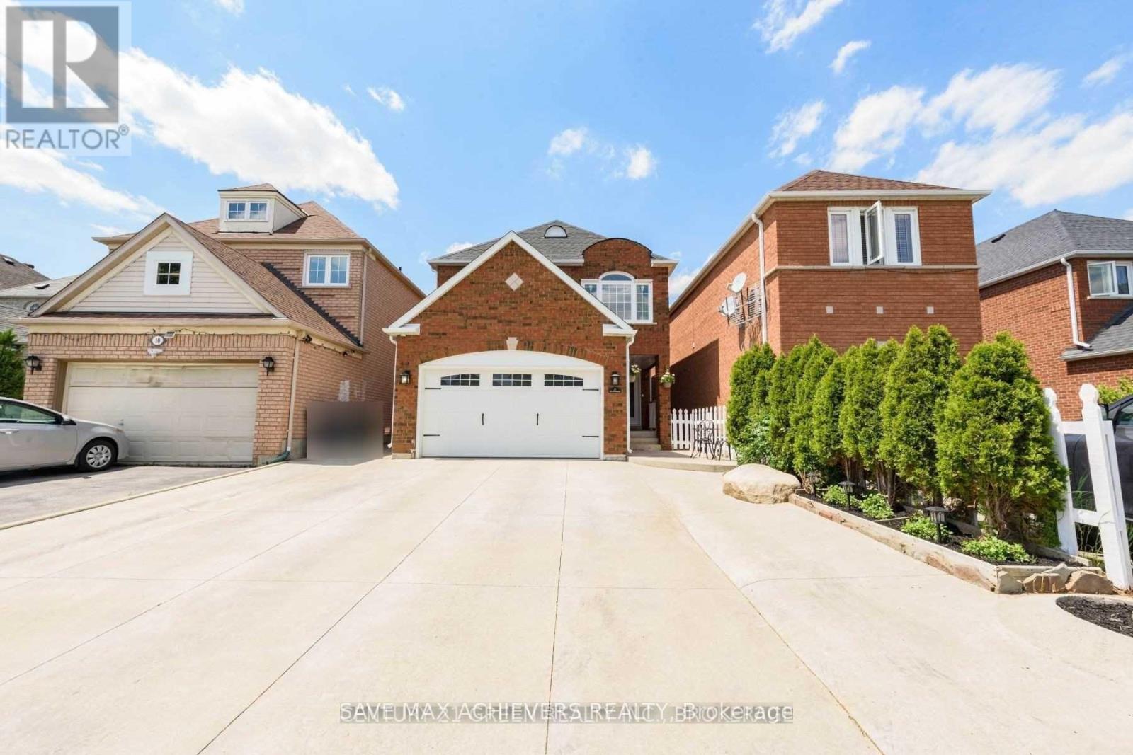 12 Upwood Pl, Brampton Sandringham-wellington, ON L6R 1T3