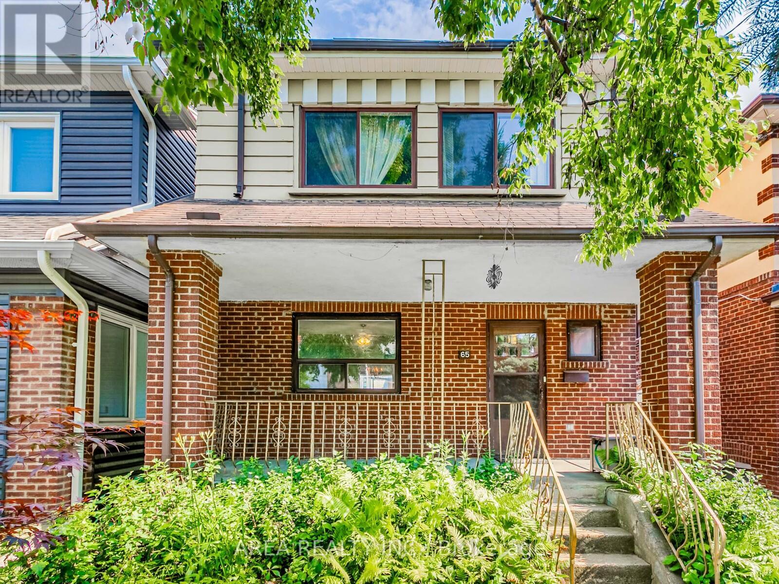 65 St Annes Rd, Toronto, ON M6J 2C4
