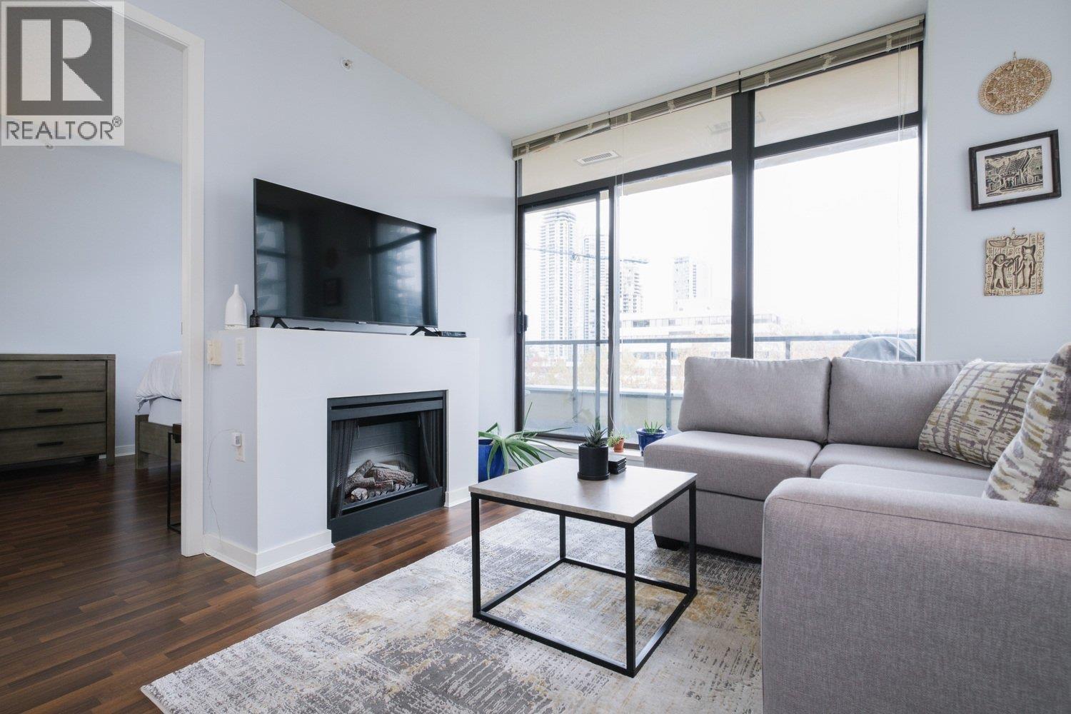 4250 Dawson Street Unit 702, Burnaby, BC V5C 4B1