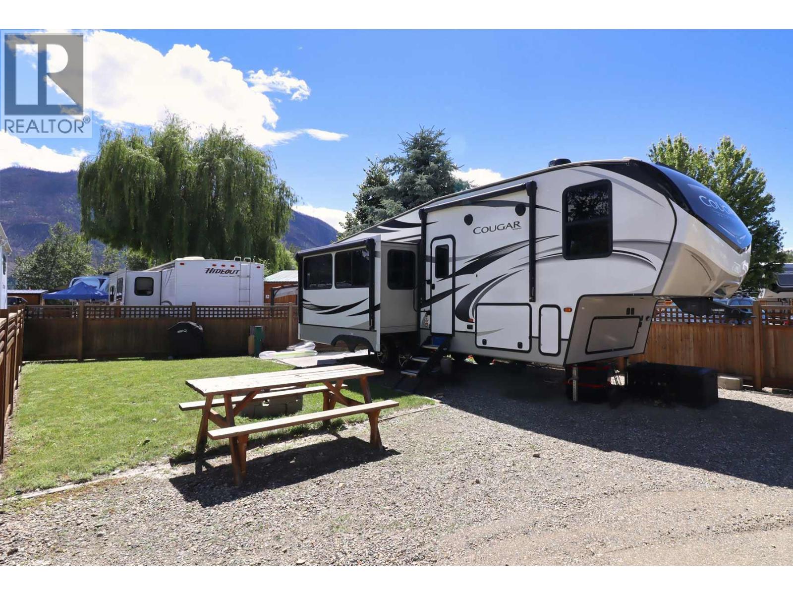 2 Heron Ln, Lee Creek, BC V0E 1M4