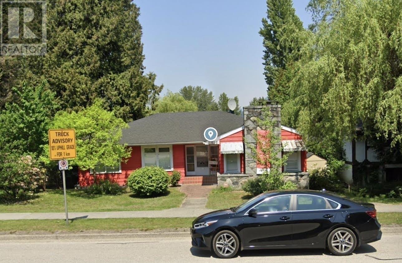 2214 St Johns St, Port Moody, BC V3H 2A7