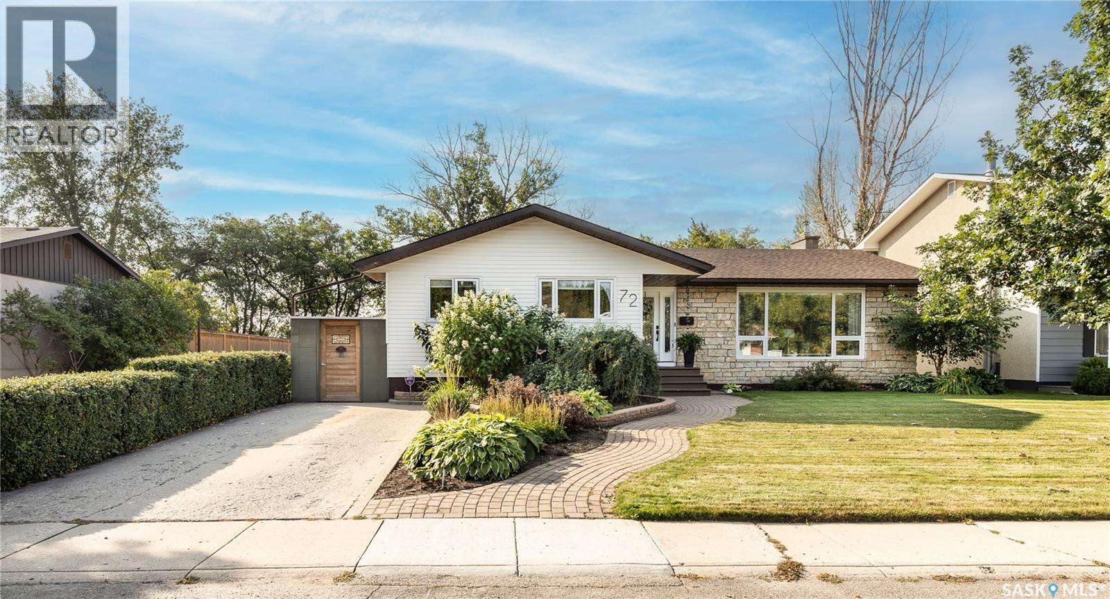 72 Deborah Cres, Saskatoon, SK S7J 2W8