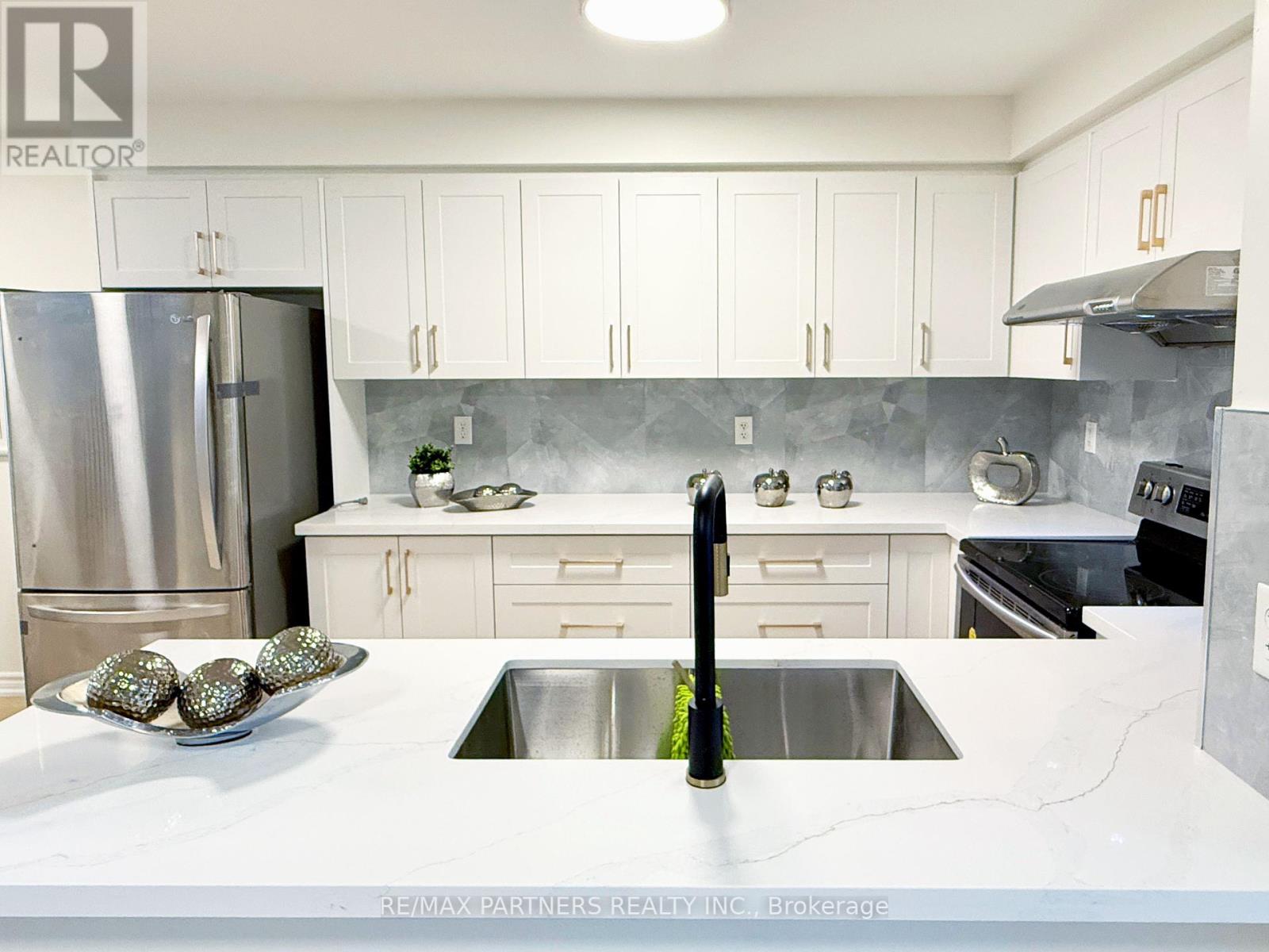 516 Bur Oak Ave, Markham, ON L6C 3A9