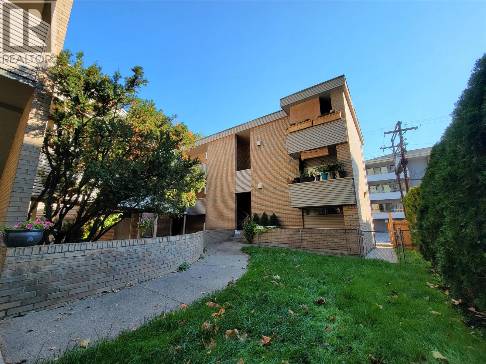 1761 Pandosy Street Unit 303, Kelowna, BC V1Y 1R2