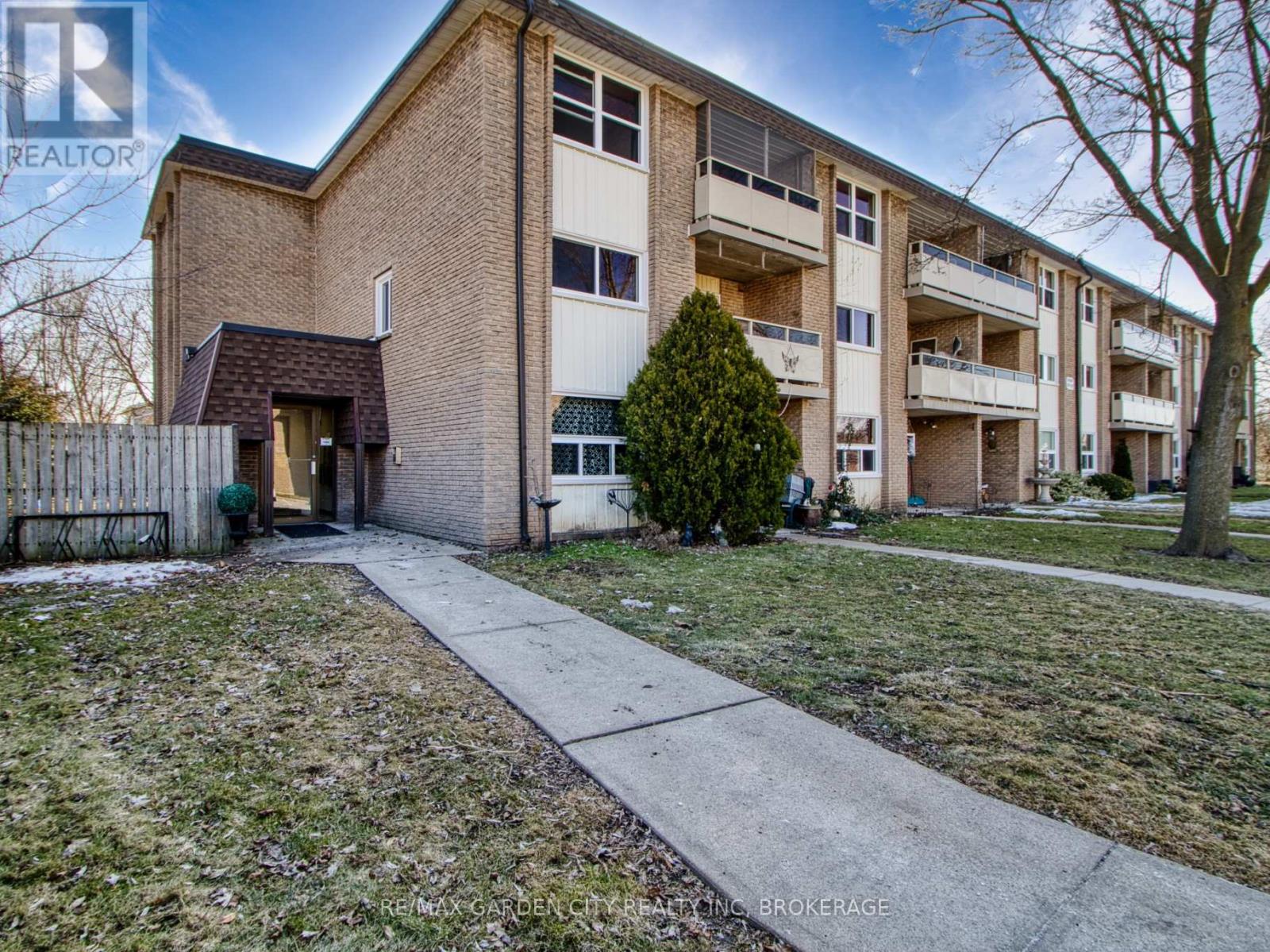 312 41 Rykert St #312, St. Catharines, ON L2S 3A4