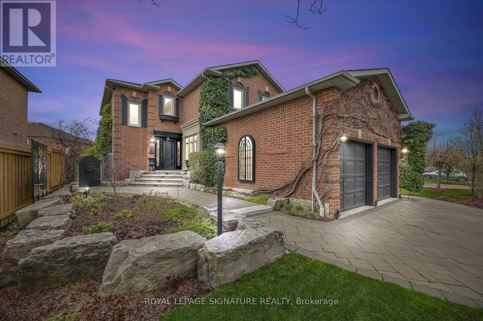 4285 Credit Pointe Dr, Mississauga, ON L5M 3J8