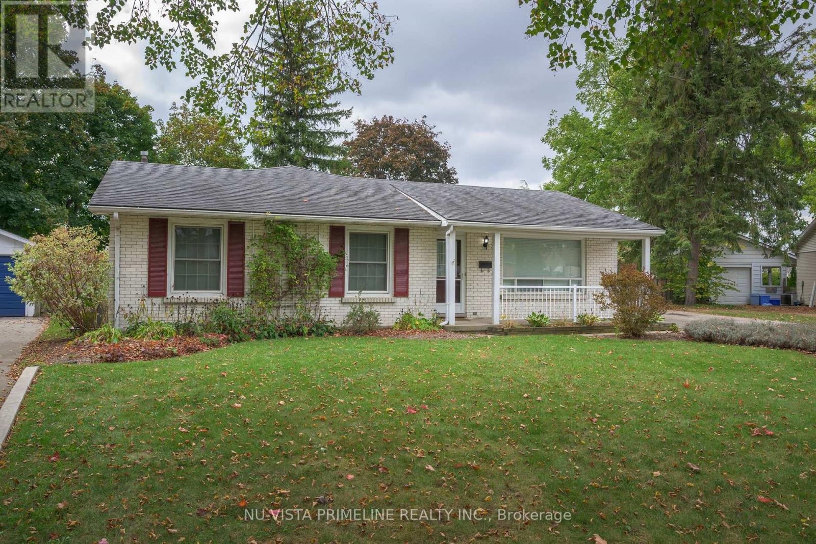 55 Maxwell Cres, London, ON N5X 1Y9