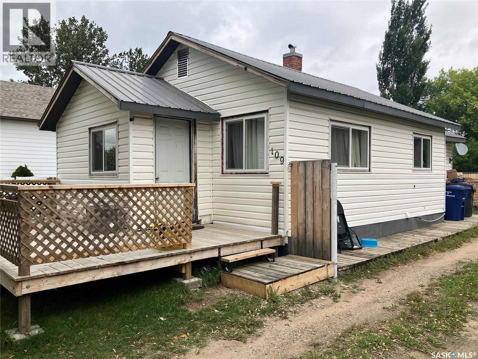 109 Seymour St, Nipawin, SK S0E 1E0