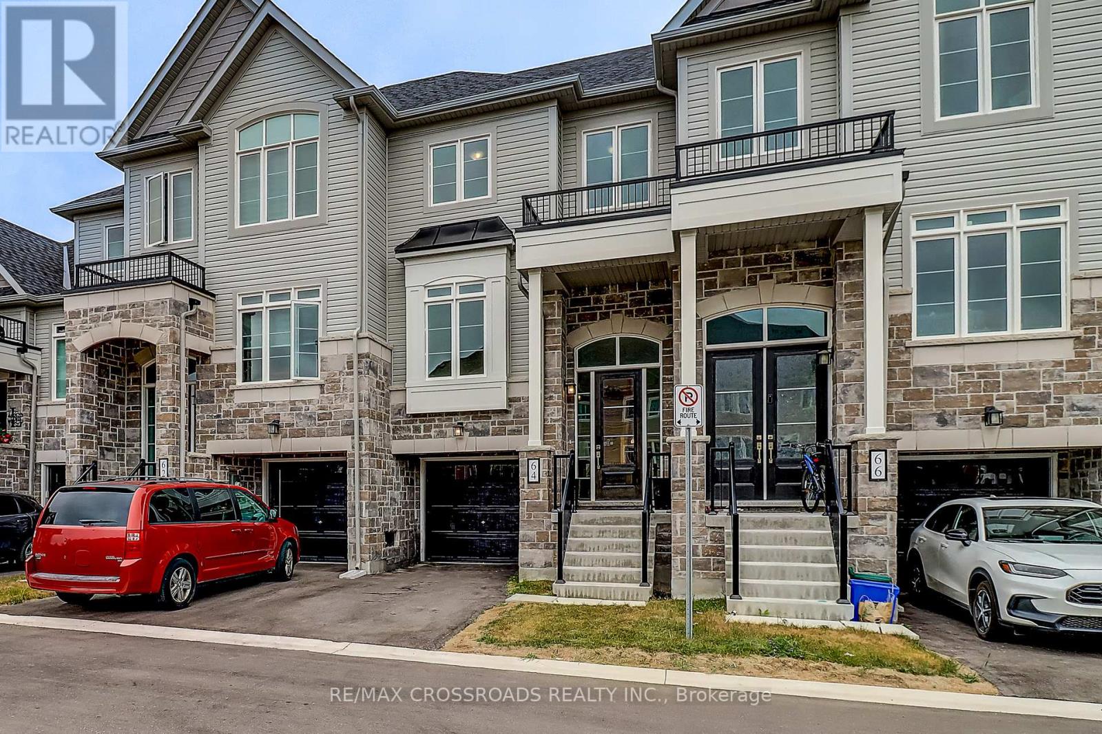 64 Lyall Stokes Cir, East Gwillimbury, ON L0G 1M0