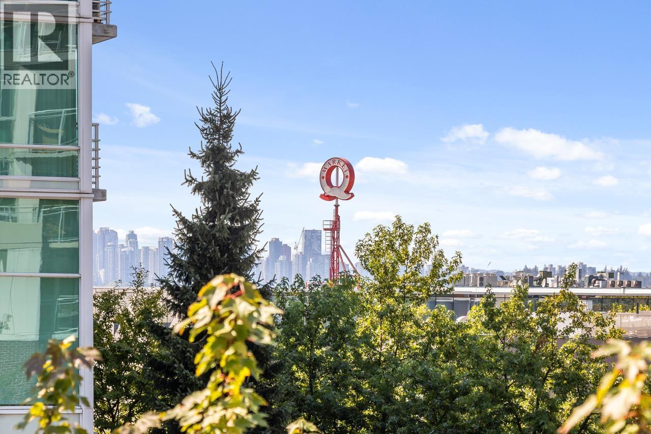 100 E Esplanade Avenue Unit 307, North Vancouver, BC V7L 4V1