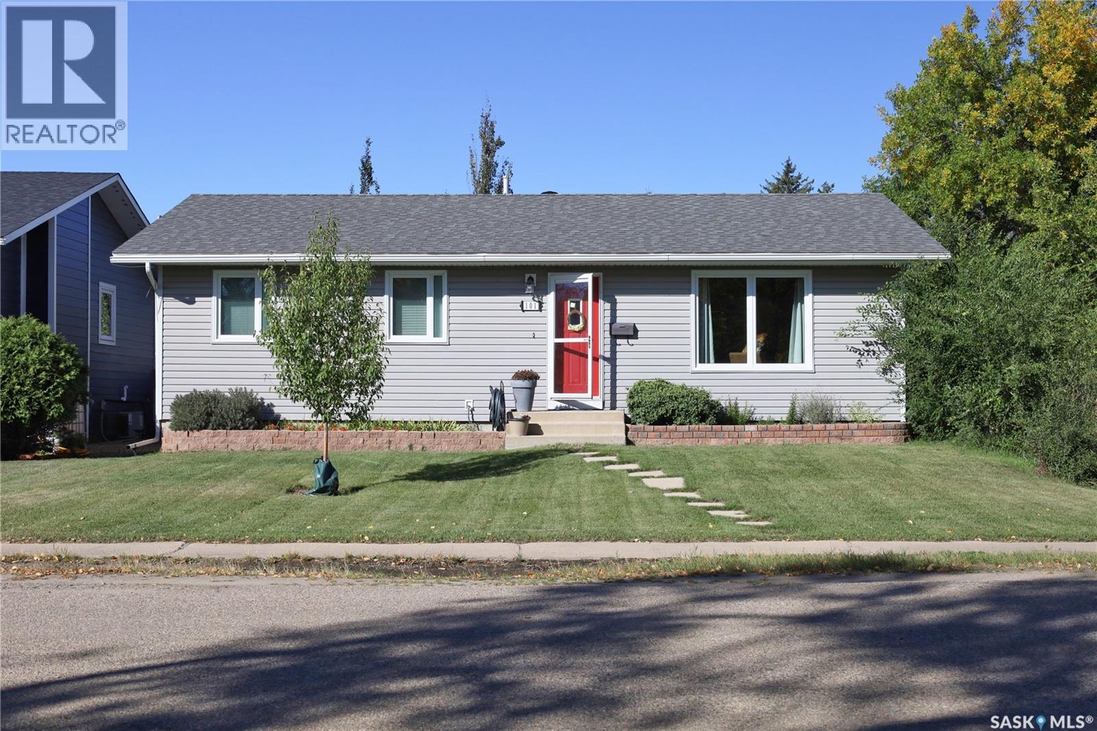 101 3 St W, Langham, SK S0K 2L0