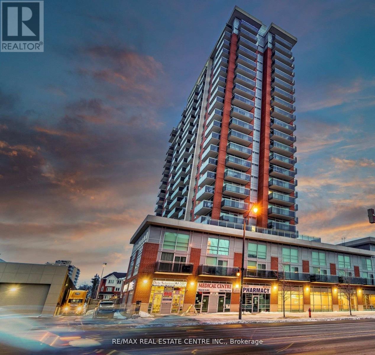 301 215 Queen St E, Brampton, ON L6W 0A9