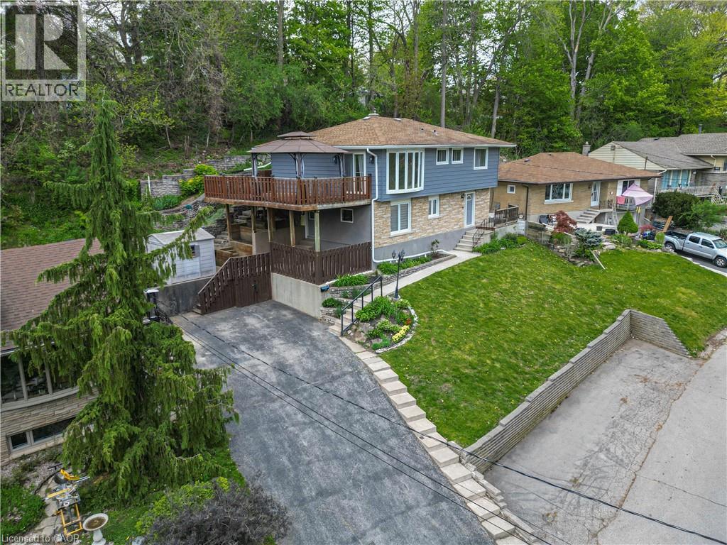 22 Dundonald Rd, Cambridge, ON N1S 3H3