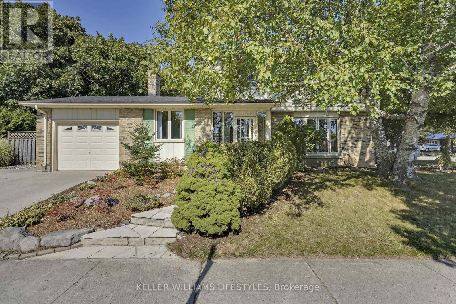 66 Lloyd Manor Cres, London, ON N6H 3Z3