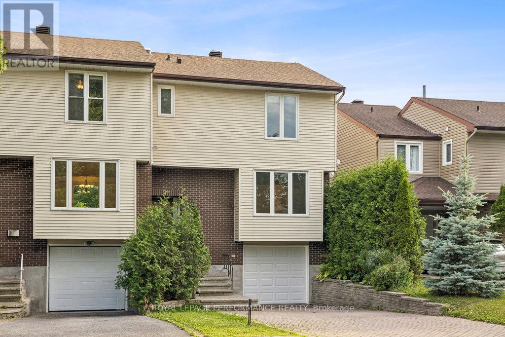 8 Gillespie Cres, Ottawa, ON K1V 9X8