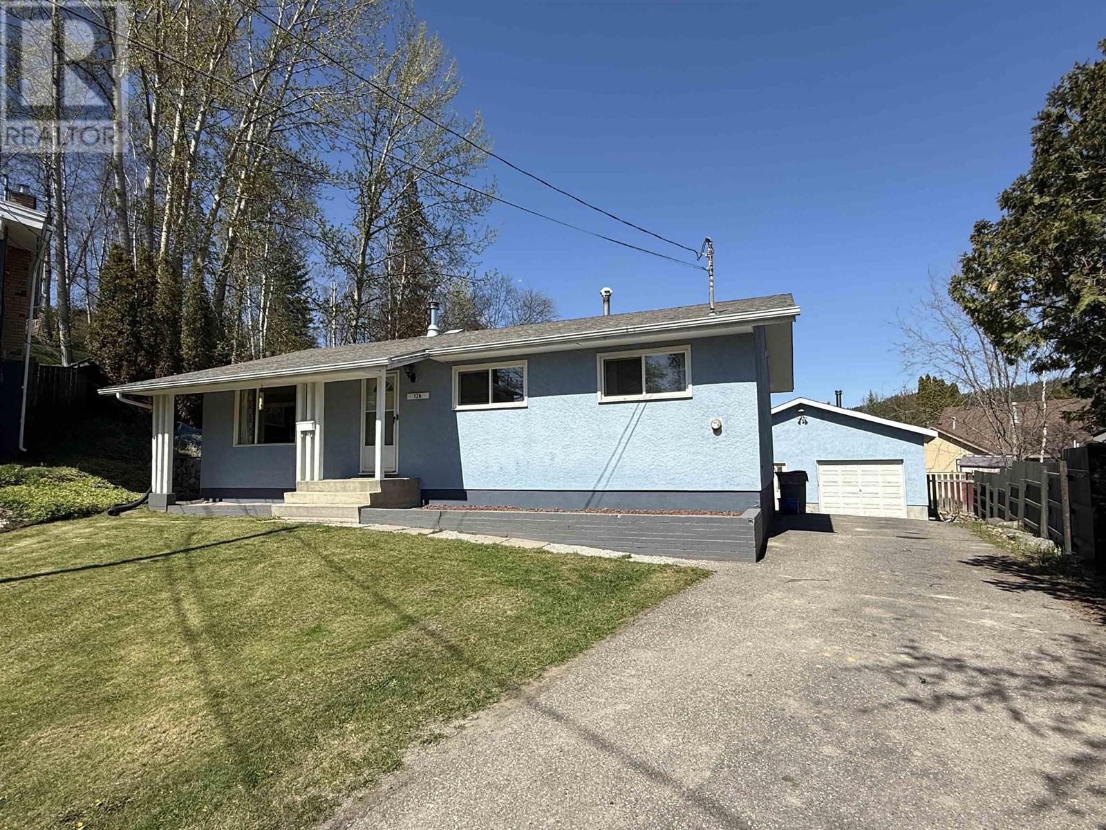 124 Lindsay St, Quesnel, BC V2J 3E3