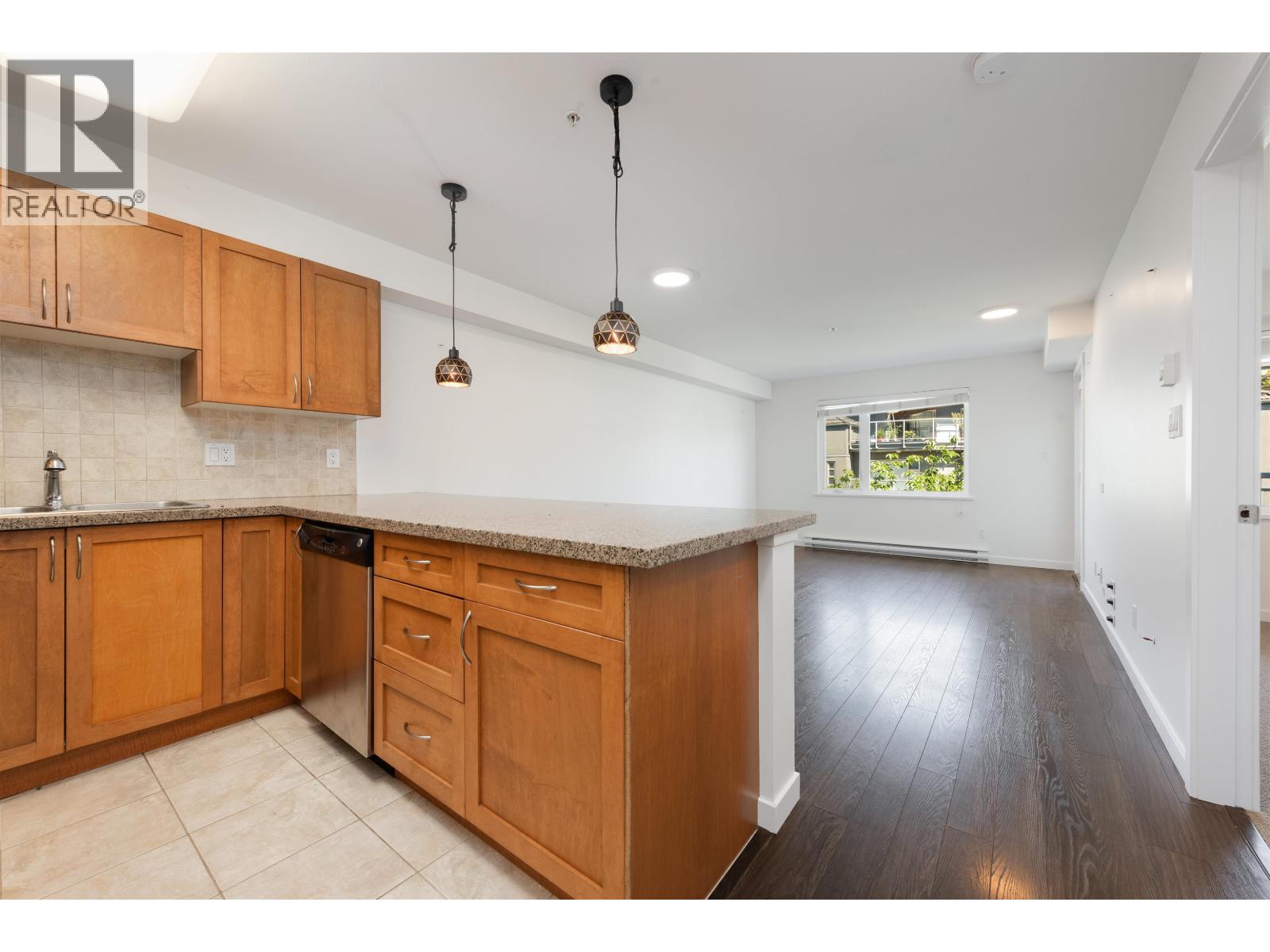 2373 Atkins Avenue Unit 303 Ave, Port Coquitlam, BC V3C 1Y7