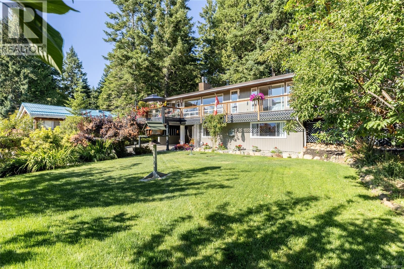 7692 Tozer Rd, Fanny Bay, BC V0R 1W0