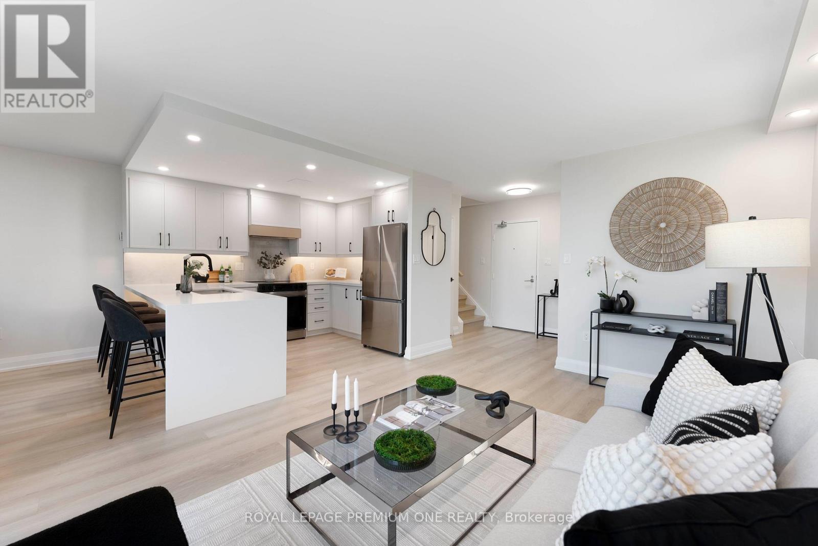 608 60 Southport St, Toronto, ON M6S 3N4