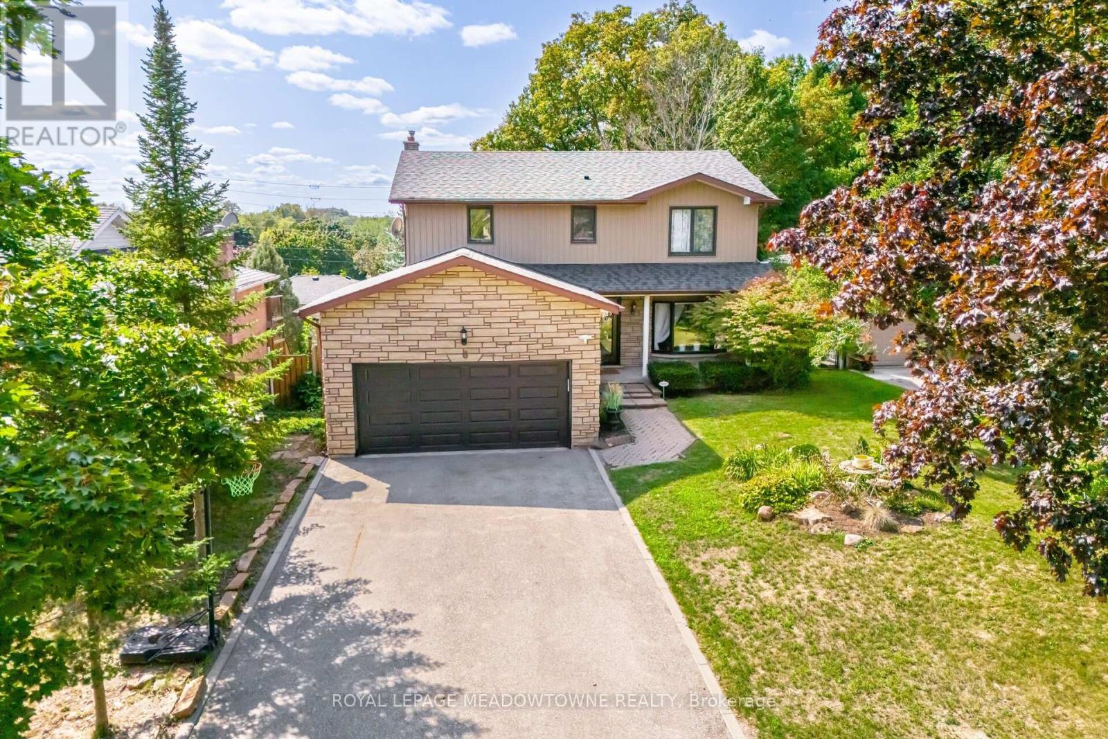 6 Hollis Cres, East Gwillimbury, ON L9N 1E7