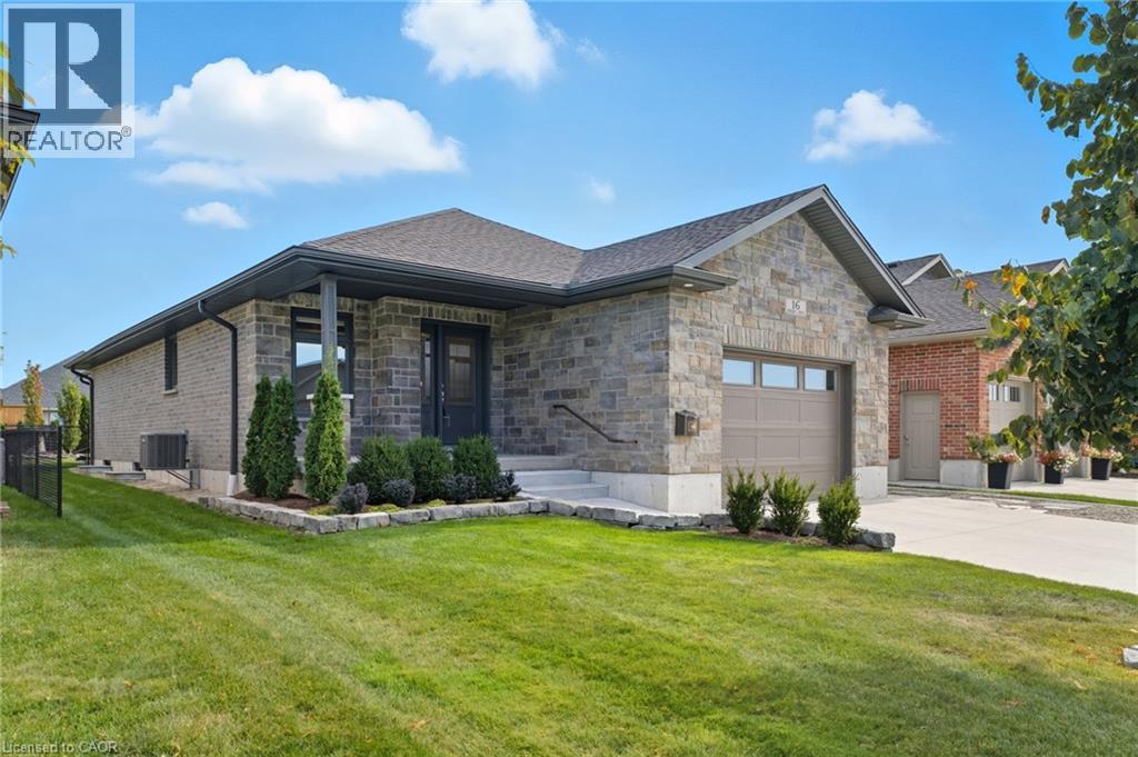 16 Forbes Cres, Listowel, ON N4W 0B3