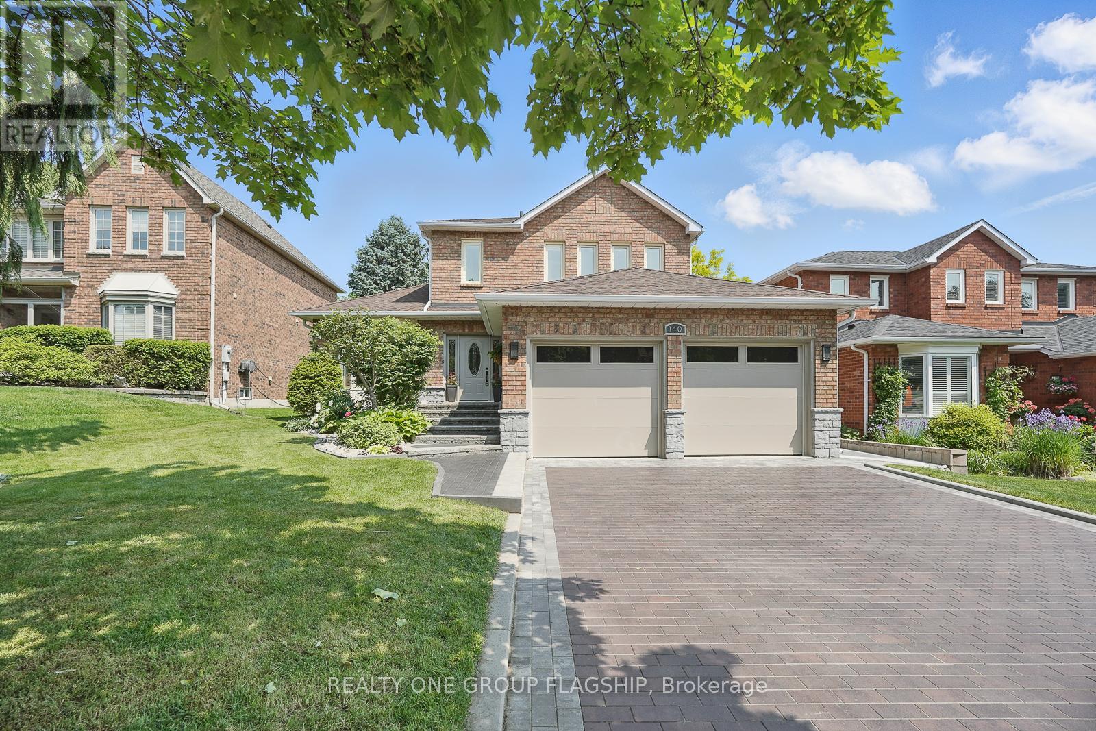 140 Heathwood Heights Dr, Aurora, ON L4G 4W2