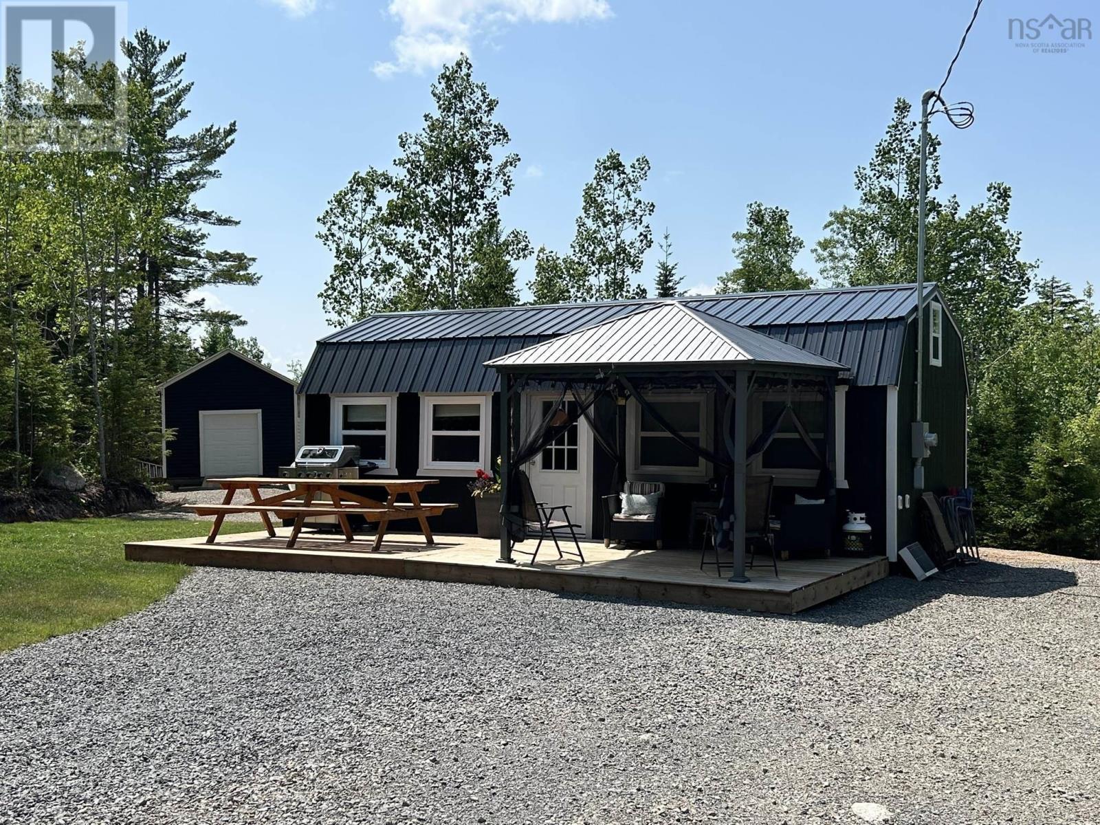 28 Blue Ln, Aylesford Lake, NS B4N 3V8