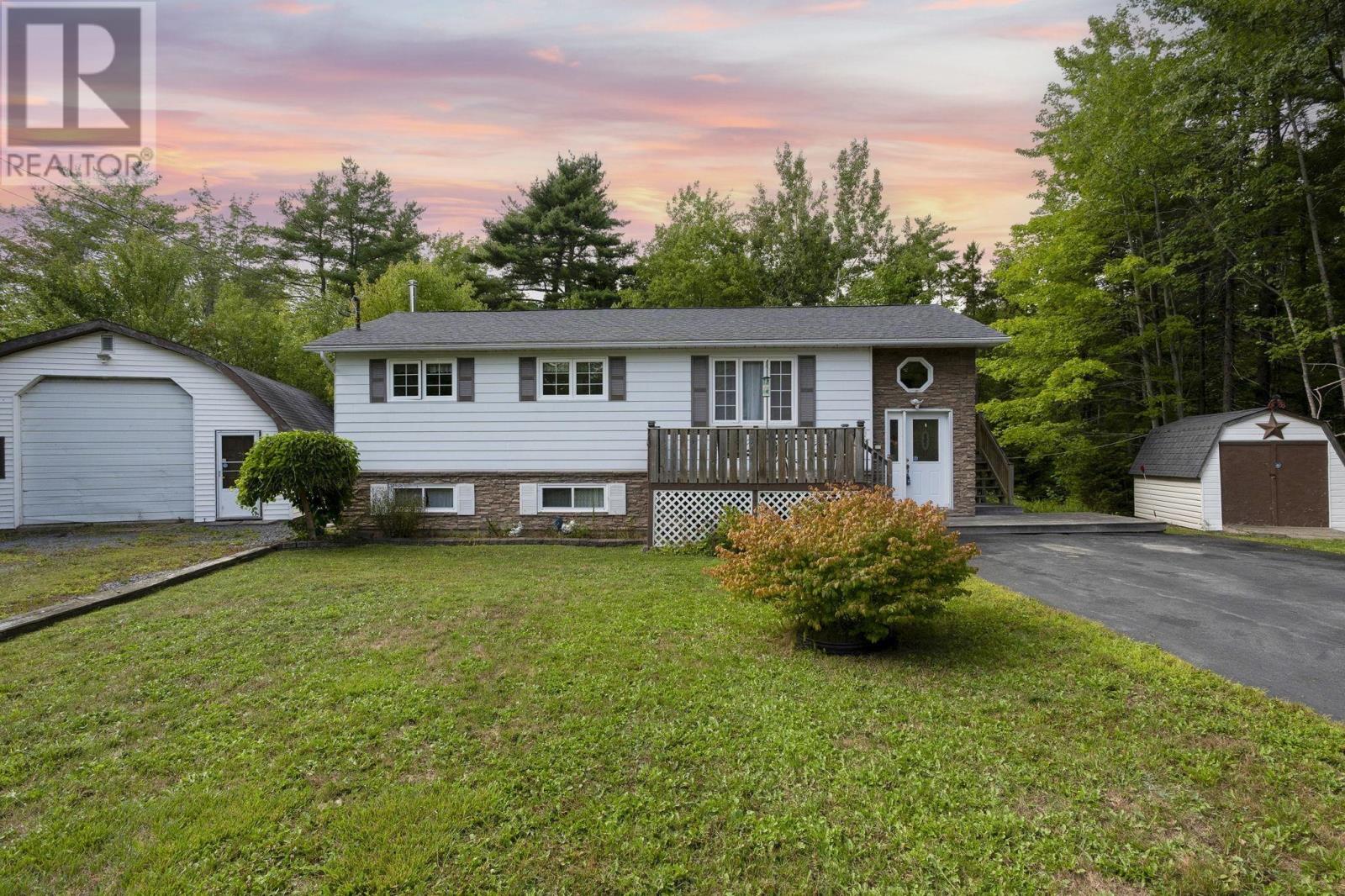 61 Pine Oak Dr, Wellington, NS B2T 1J4