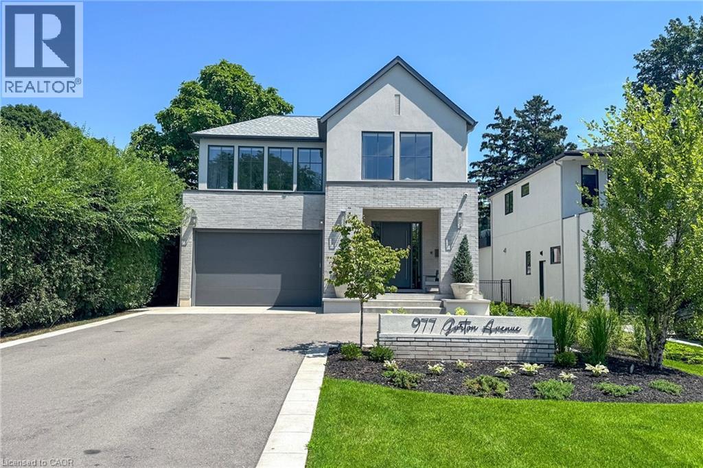 977 Gorton Ave, Burlington, ON L7T 1S6