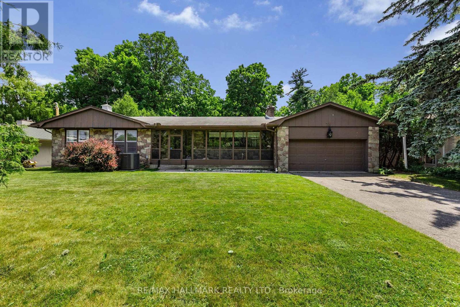 73 Forest Grove Dr, Toronto, ON M2K 1Z4